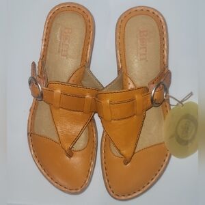 Women's Born brand leather thong sandals with flat soles. For women. Size 6.